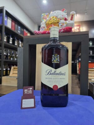 Rượu Ballantine's Finest Blended Scotch Whisky