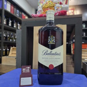Rượu Ballantine's Finest Blended Scotch Whisky