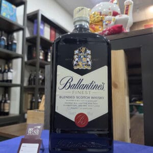 Rượu Ballantine's Finest Blended Scotch Whisky